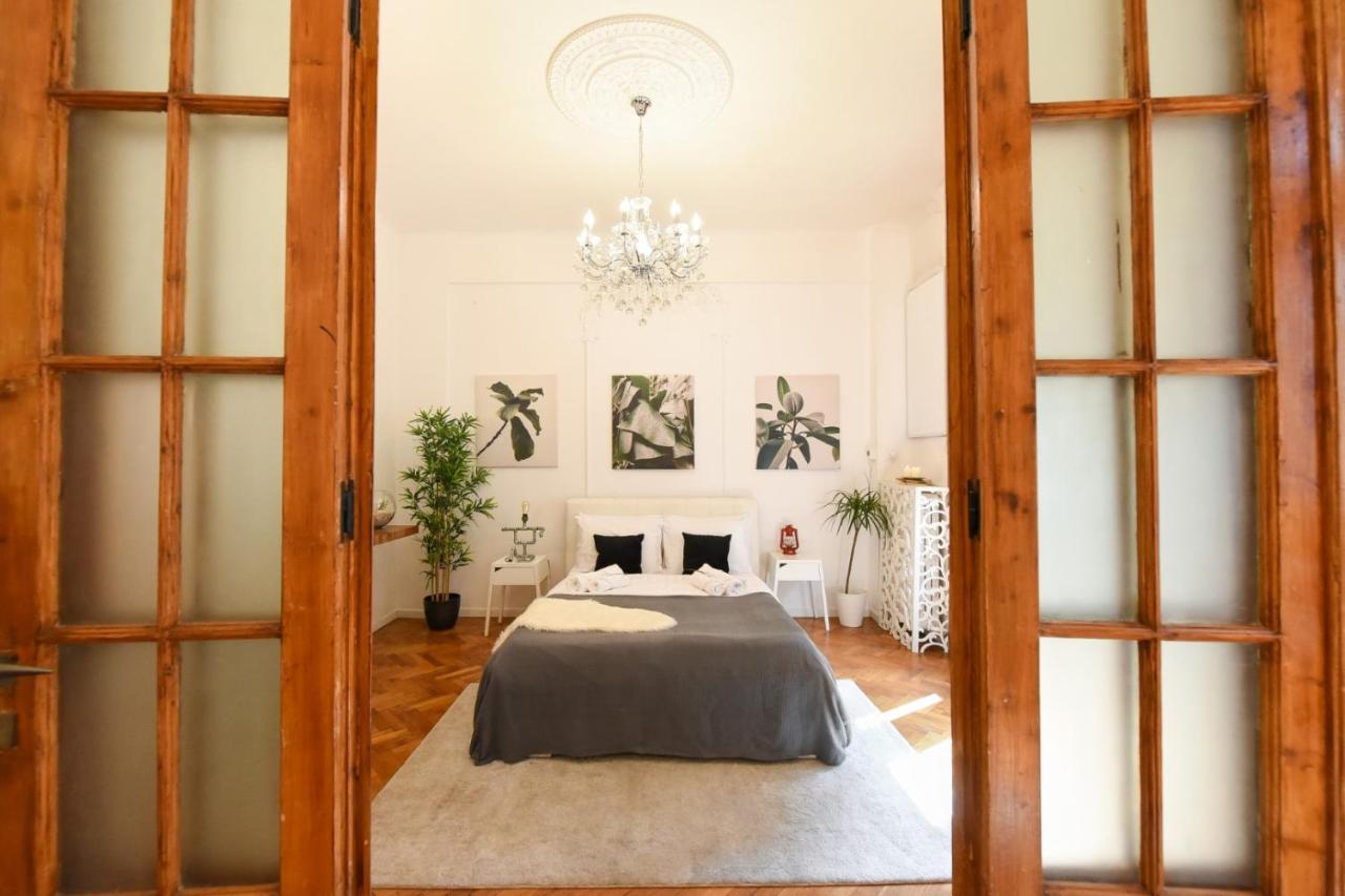 Vintage Elegance, Modern Comfort: 1Br Apartment Overlooking Calea Victoriei Bukarest Exterior foto